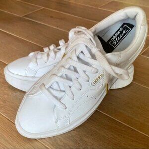 adidas Originals Women's Sleek Super Sneaker Size 7 7.5 White pointy tennis shoe